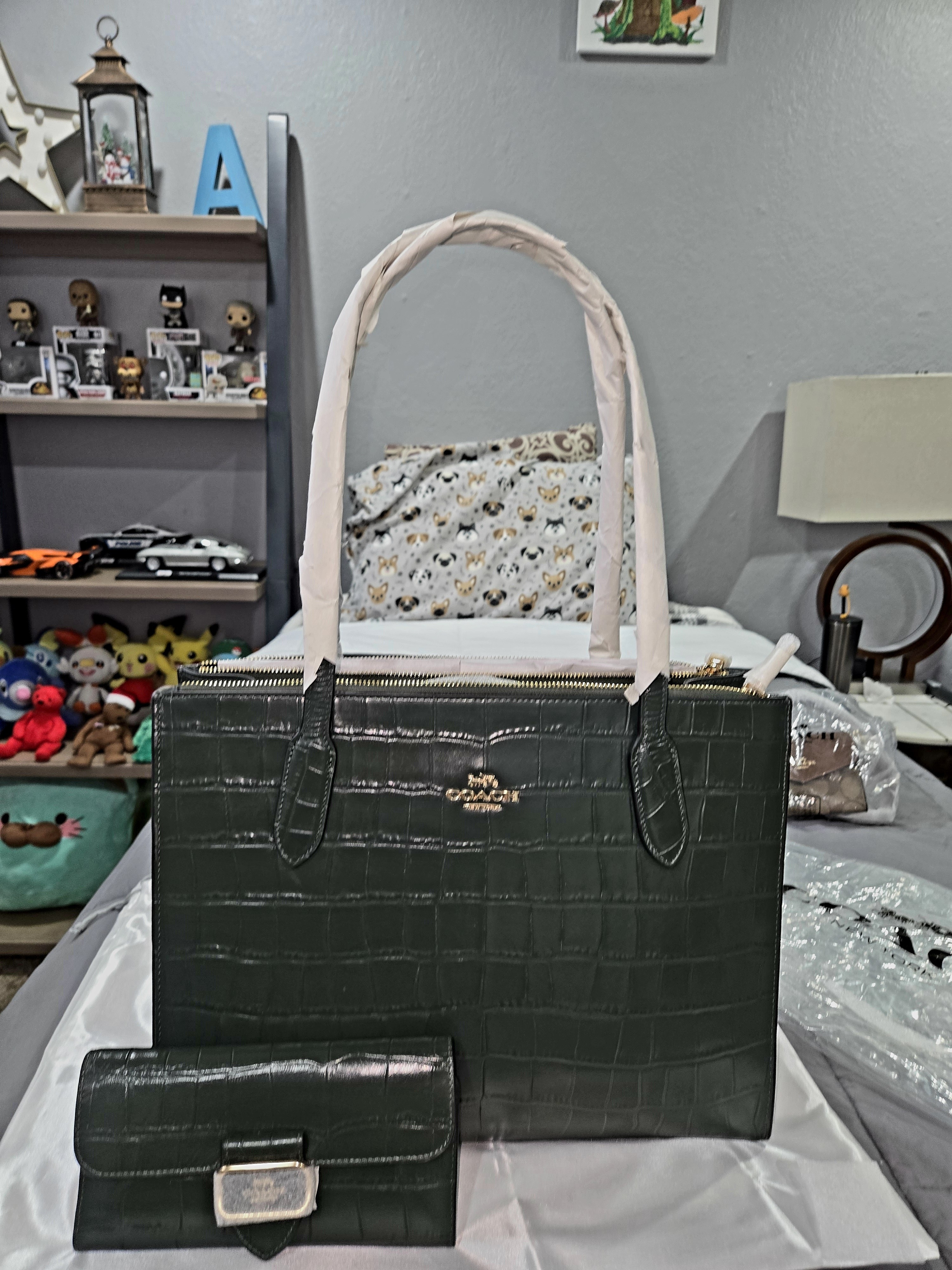 Coach Carrie Croc-Embossed Leather Tote In Dark Green With Matchin Wallet. Nwt